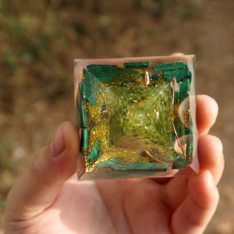 Orgonite Arbre de Vie - Péridot et Malachite - Orgonite Pyramide - Yogazen