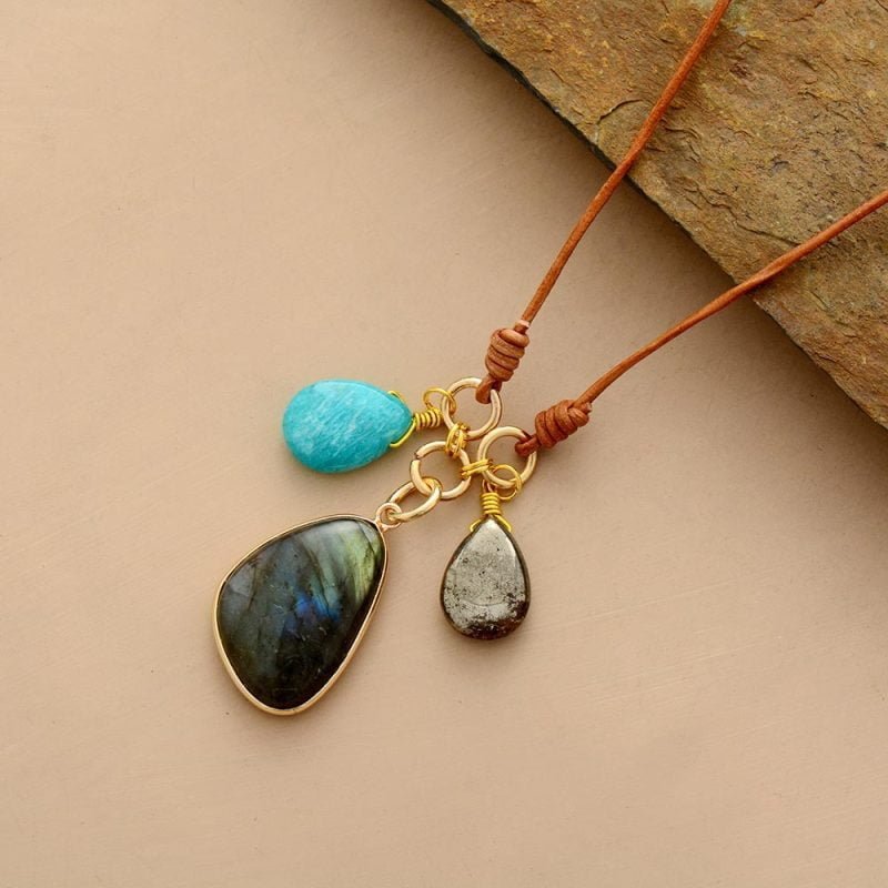 Collier Multi-rangs Avec Perles Et Pendentifs Lune/Étoile - Longueur 51-55 Cm - Alliage Doré - Neuf Avec étiquettes