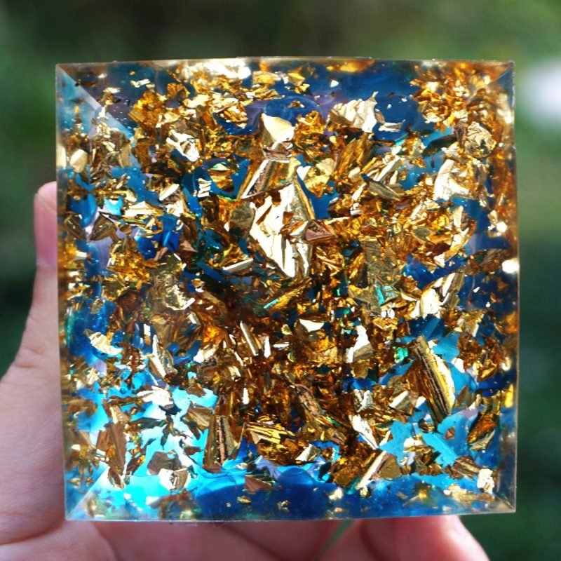 Orgonite en Quartz Bleu et Améthyste - Perspective Optimiste - Orgonite Pyramide - Yogazen