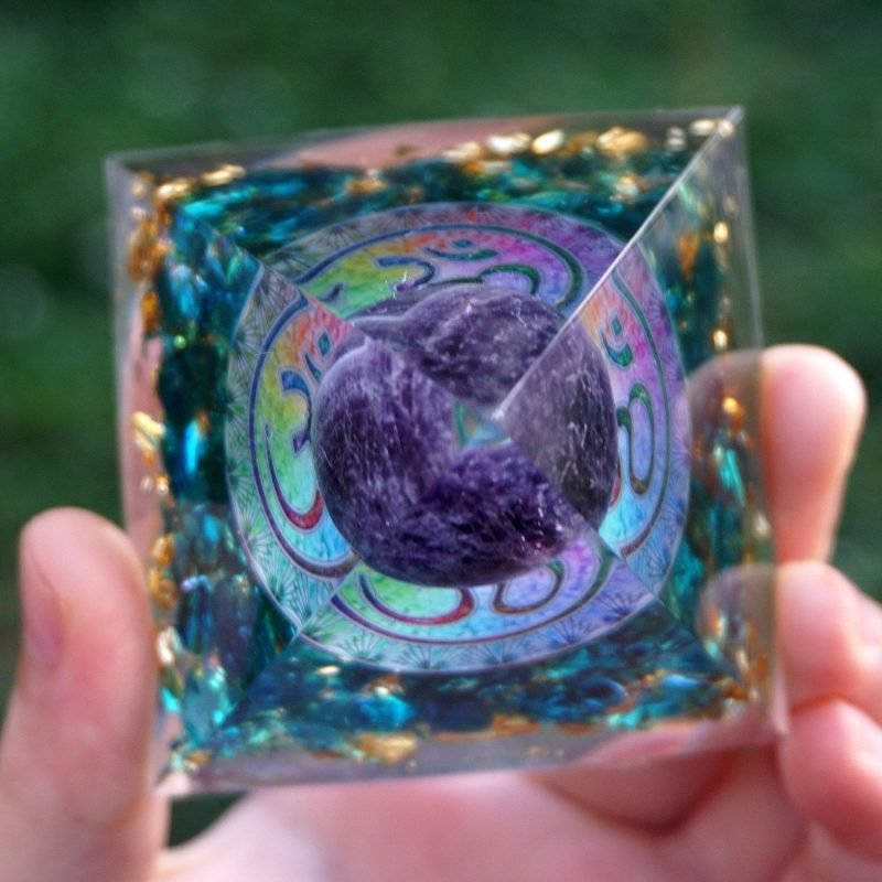 Orgonite en Quartz Bleu et Améthyste - Perspective Optimiste - Orgonite Pyramide - Yogazen