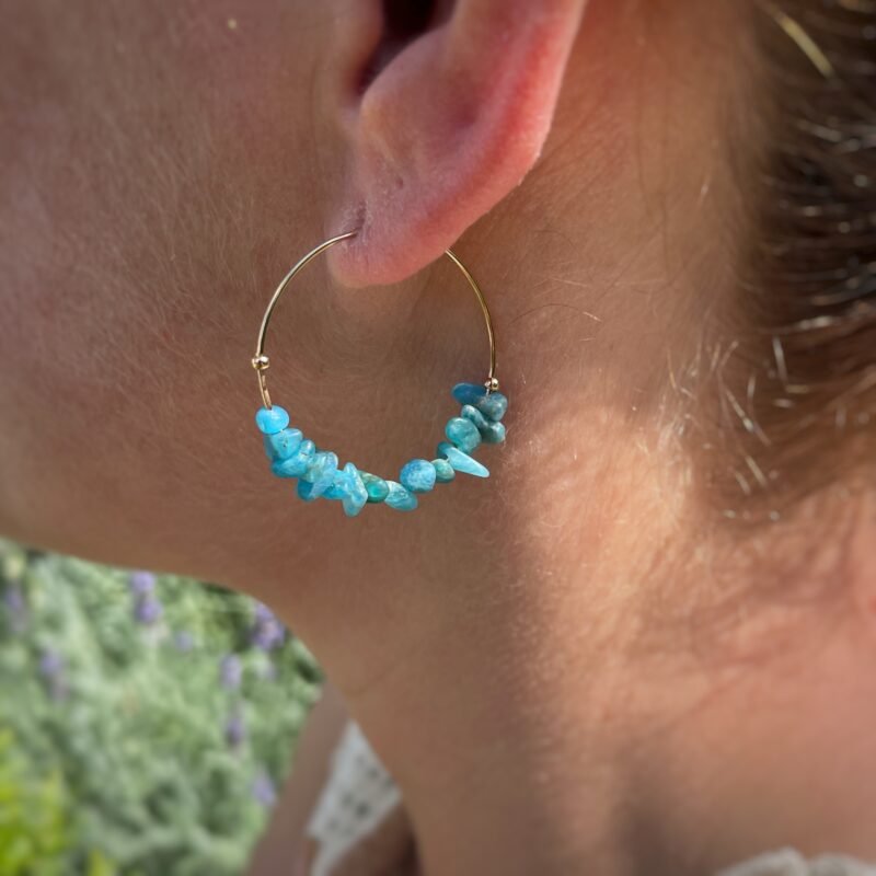 Boucle d'oreille créole pierres cassées Apatite - Bijoux Artisanaux Pierres Naturelles - Yogazen