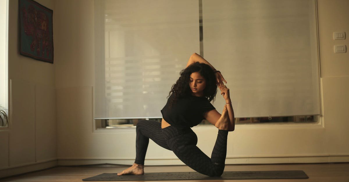 découvrez le hatha yoga, une pratique éclairante qui harmonise le corps et l'esprit. idéale pour les débutants, cette discipline ancienne vous aide à améliorer votre flexibilité, renforcer votre concentration et favoriser la détente. rejoignez-nous pour explorer des postures apaisantes et des techniques de respiration revitalisantes.