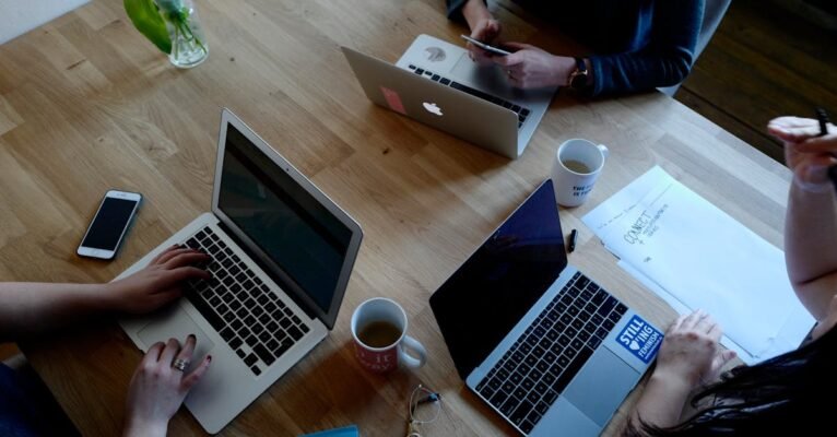 découvrez notre gamme de laptops performants, adaptés à tous vos besoins. que vous soyez étudiant, professionnel ou gamer, trouvez l'ordinateur portable idéal alliant puissance, design et mobilité.