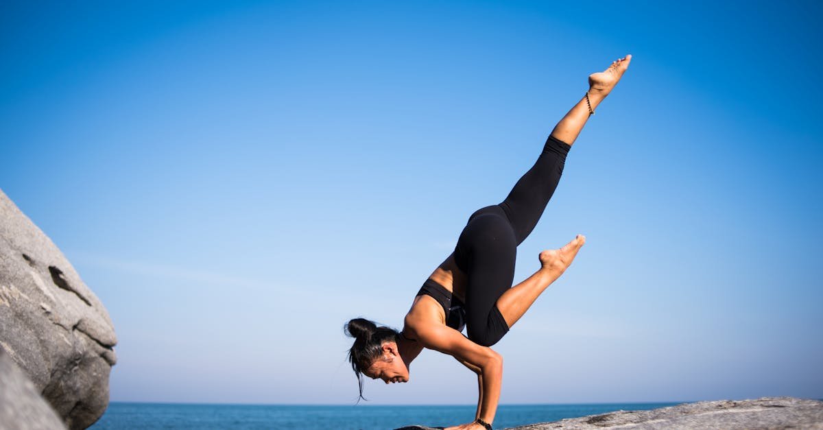 découvrez l'équilibre parfait entre le corps et l'esprit avec notre guide complet sur le yoga. que vous soyez débutant ou pratiquant confirmé, explorez des techniques, des postures et des conseils pour améliorer votre bien-être et votre sérénité.