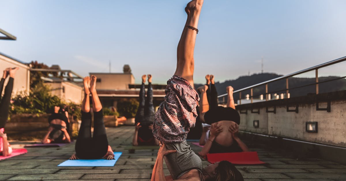 découvrez l'univers apaisant du yoga : une pratique millénaire qui harmonise le corps et l'esprit. rejoignez-nous pour explorer des postures, des techniques de respiration et des bienfaits inestimables pour votre bien-être.