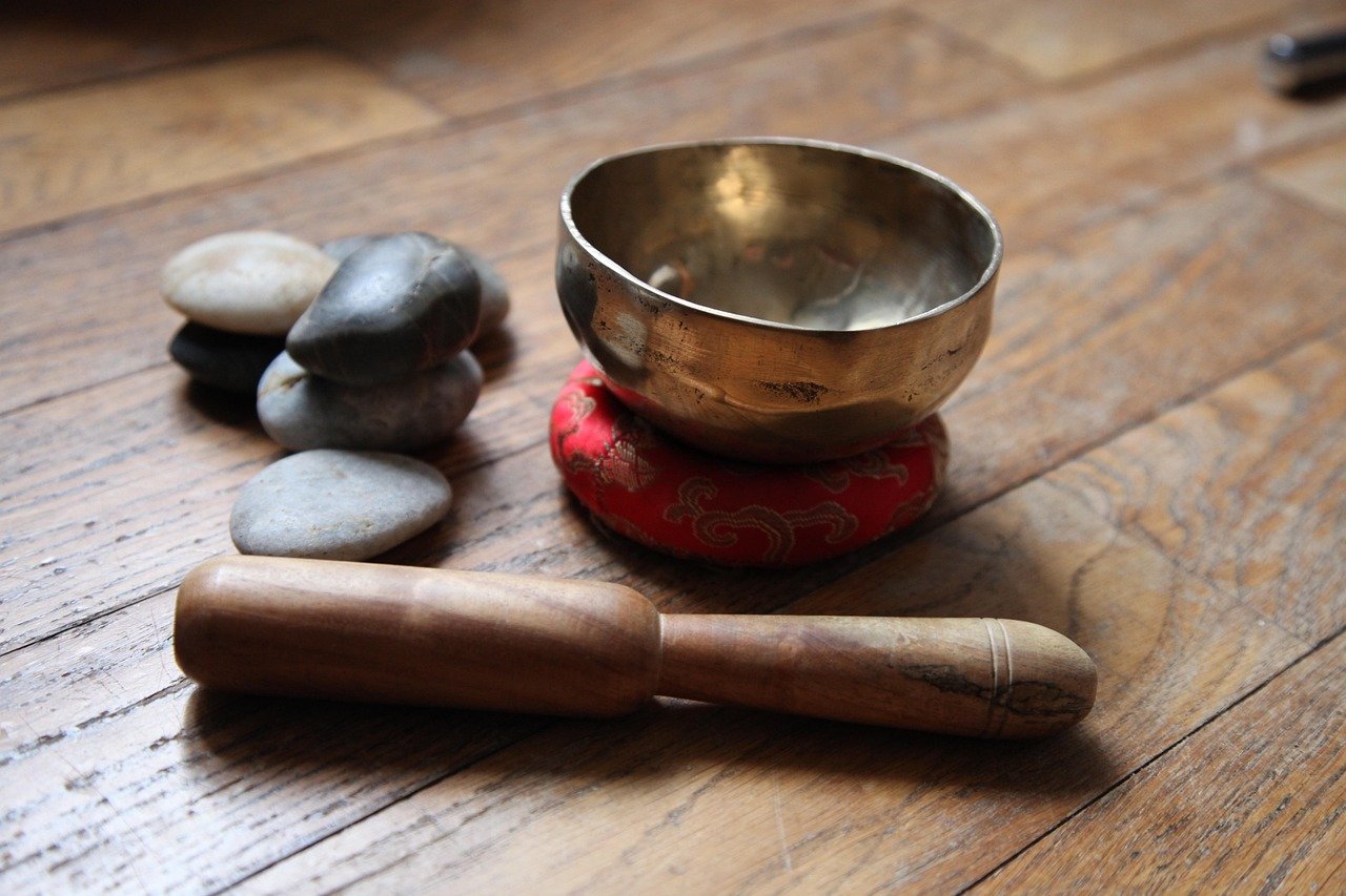 Quels sont les bienfaits du bol chantant tibétain sur le corps et l’esprit ? - Uncategorized - Yogazen