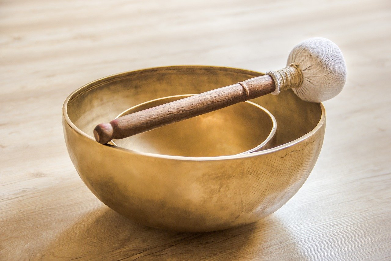 Quels sont les bienfaits du bol chantant tibétain sur le corps et l’esprit ? - Uncategorized - Yogazen