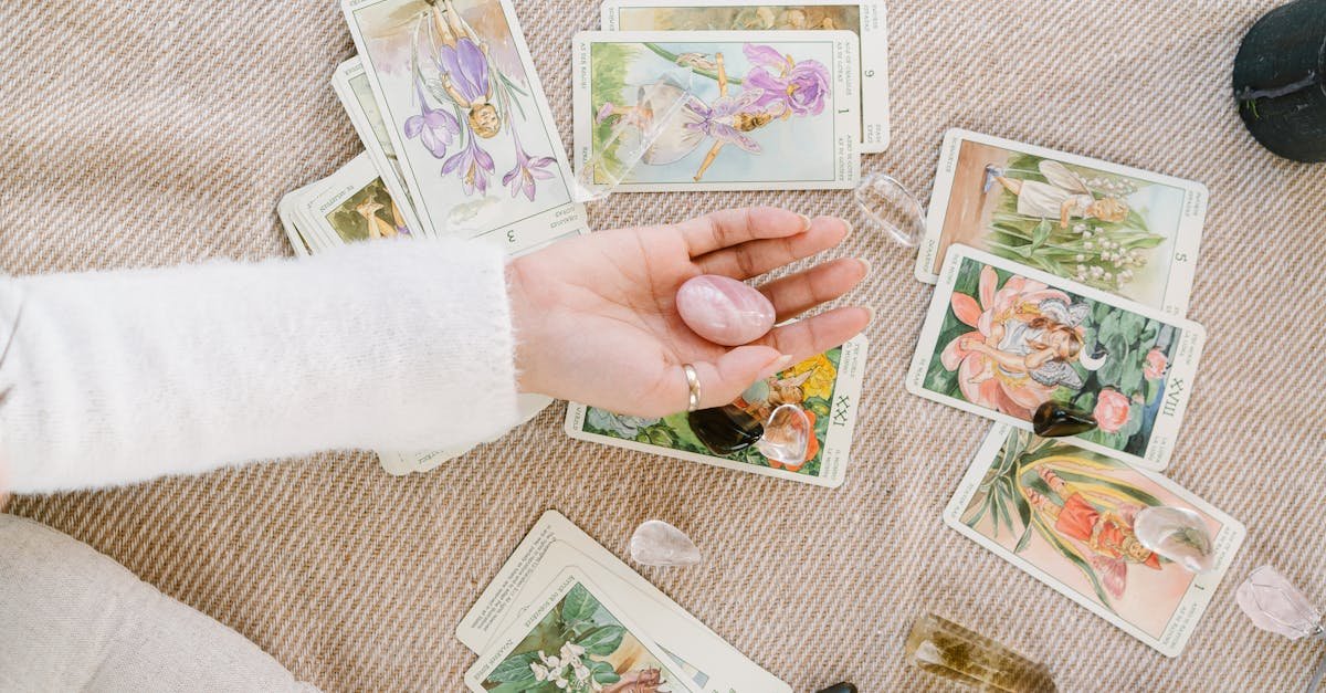 découvrez l'univers fascinant de la divination : des méthodes ancestrales aux techniques modernes, apprenez à interpréter les signes et les symboles pour mieux comprendre votre avenir.