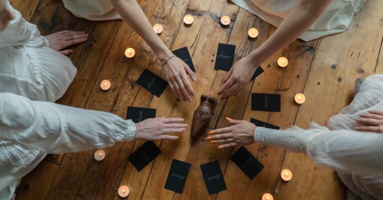 découvrez le monde fascinant des psychiques et des médiums. explorez vos capacités intuitives, obtenez des conseils spirituels et trouvez des réponses à vos questions grâce à des lectures psychiques personnalisées. laissez-vous guider vers une compréhension plus profonde de vous-même et de votre avenir.
