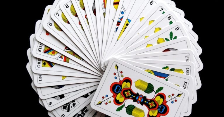 découvrez le fascinant univers du tarot : une exploration des cartes, des significations et des tirages. que vous soyez débutant ou praticien expérimenté, plongez dans l'art de la divination et laissez les cartes révéler votre destin.