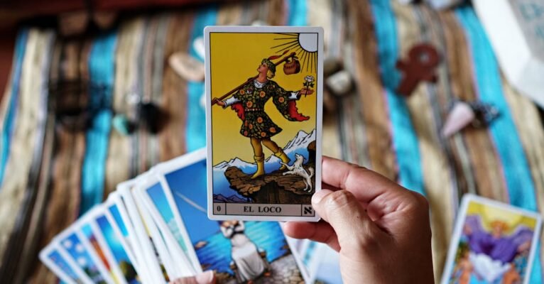 découvrez l'art de la clairvoyance, une pratique mystique qui permet d'accéder à des visions et des intuitions au-delà du visible. plongez dans cet univers fascinant et apprenez à développer vos capacités psychiques pour mieux comprendre votre chemin de vie.