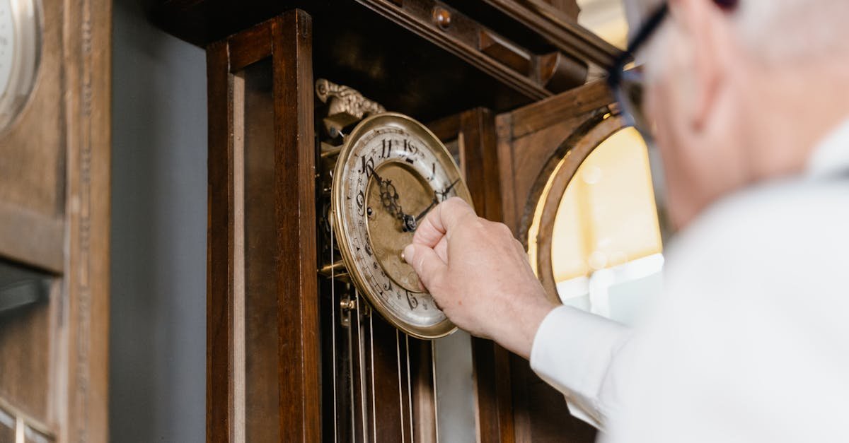 découvrez le mystère du pendule, un instrument fascinant utilisé en physique et en ésotérisme. explorez ses applications, son fonctionnement et son histoire à travers les âges.